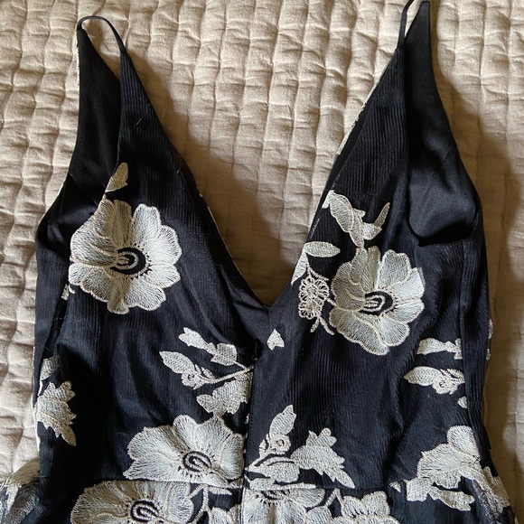 XL Formal Length Black and Gold Flower Gown - Picture 3 of 7